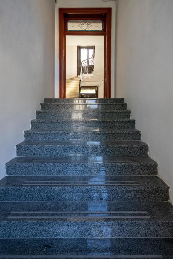 2 Bedroom Apartment Tykha Street City Center With Parking Place Leópolis Exterior foto