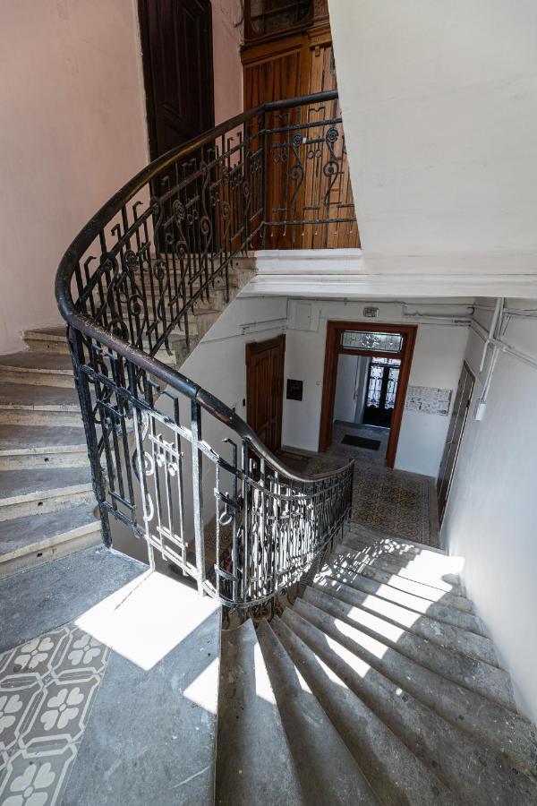 2 Bedroom Apartment Tykha Street City Center With Parking Place Leópolis Exterior foto
