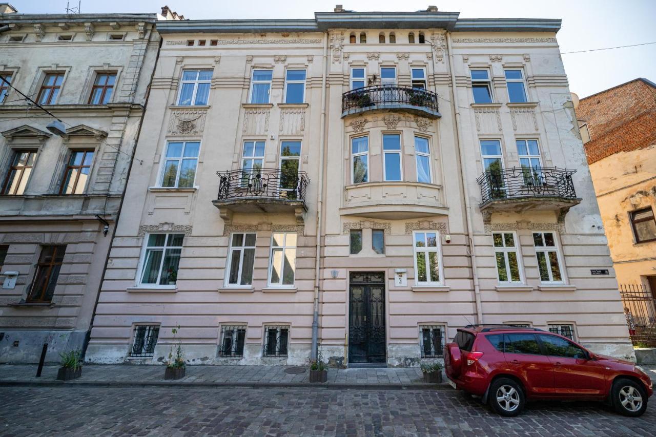 2 Bedroom Apartment Tykha Street City Center With Parking Place Leópolis Exterior foto